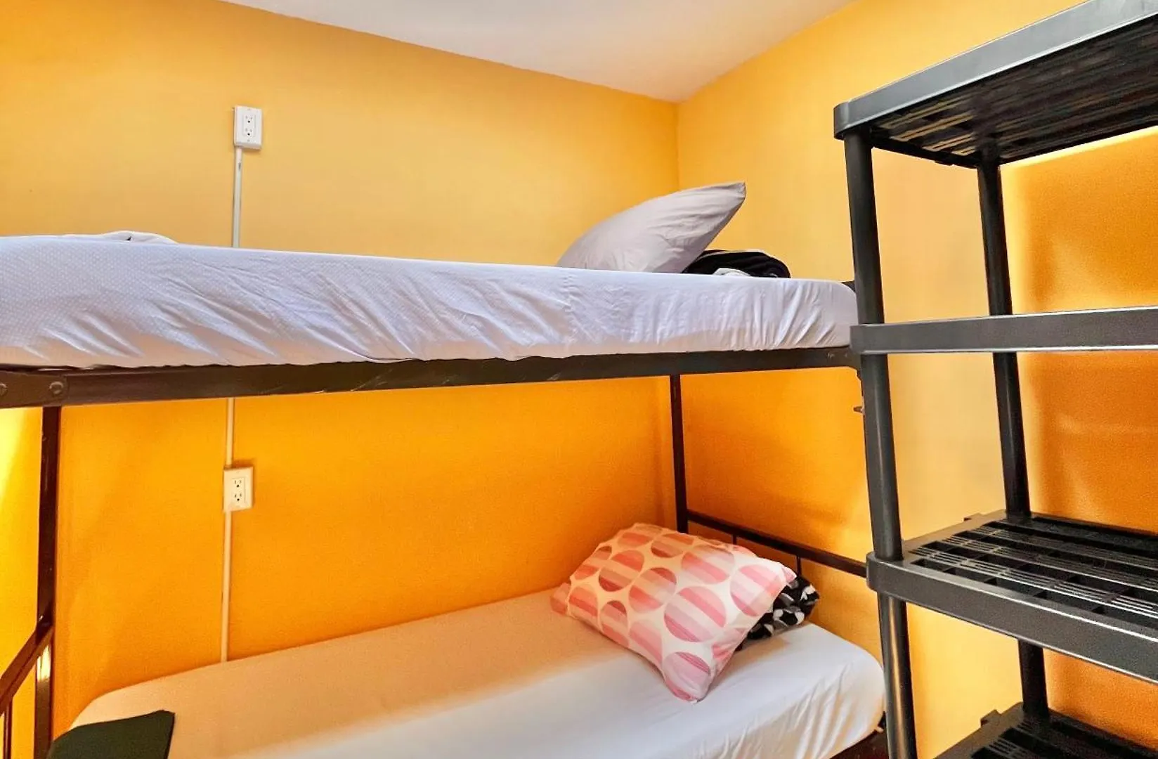The Only Backpacker'S Inn (Adults Only) Toronto 2*,